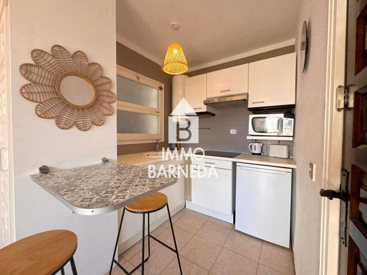 Flat for sale in Roses with pool - € 85,000 (Ref: 9929771)