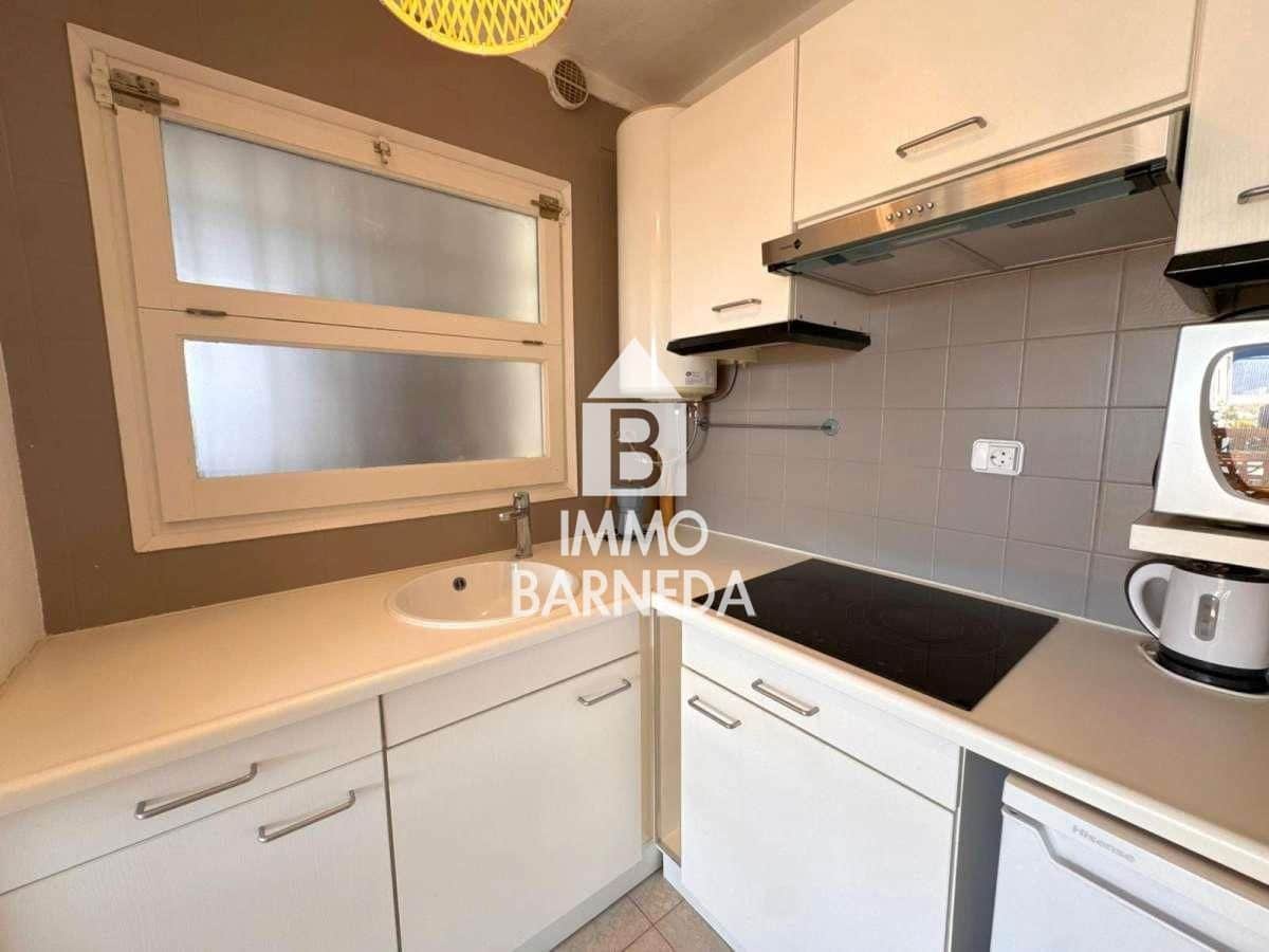 Flat for sale in Roses with pool - € 85,000 (Ref: 9929771)