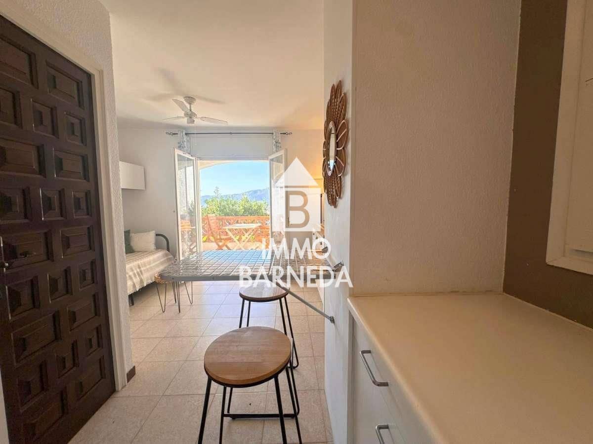 Flat for sale in Roses with pool - € 85,000 (Ref: 9929771)
