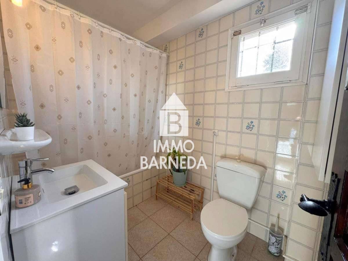 Flat for sale in Roses with pool - € 85,000 (Ref: 9929771)