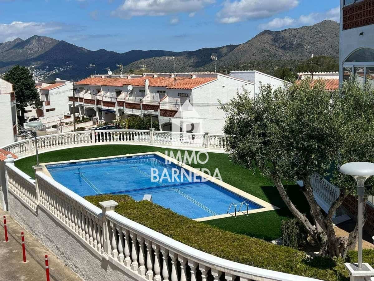 Flat for sale in Roses with pool - € 85,000 (Ref: 9929771)