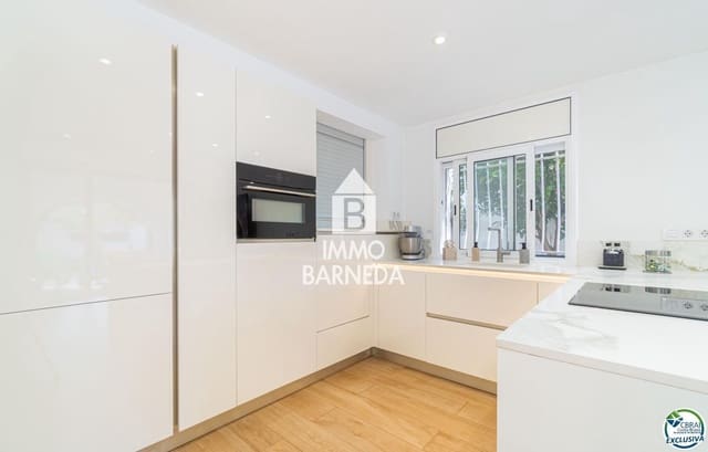 4 makuuhuone Huvila myytävänä paikassa Empuriabrava, Castelló d'Empúries mukana uima-altaan 
autotalli - 569 000 € (Ref: 9936689)