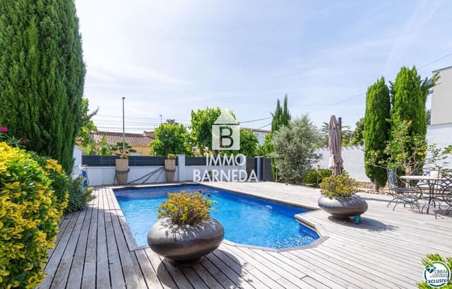 4 makuuhuone Huvila myytävänä paikassa Empuriabrava, Castelló d'Empúries mukana uima-altaan 
autotalli - 569 000 € (Ref: 9936689)