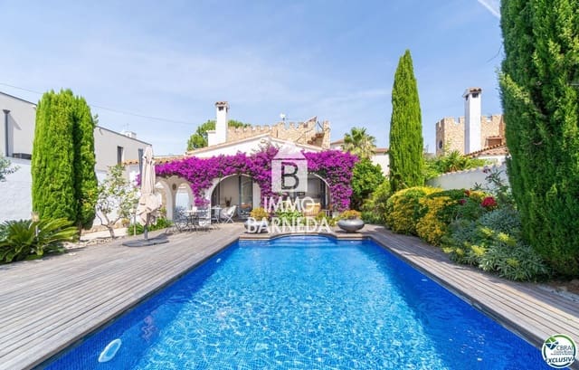 4 makuuhuone Huvila myytävänä paikassa Empuriabrava, Castelló d'Empúries mukana uima-altaan 
autotalli - 569 000 € (Ref: 9936689)