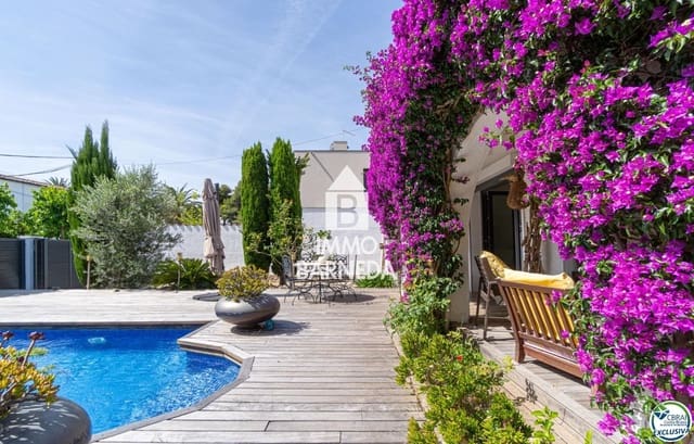 4 makuuhuone Huvila myytävänä paikassa Empuriabrava, Castelló d'Empúries mukana uima-altaan 
autotalli - 569 000 € (Ref: 9936689)