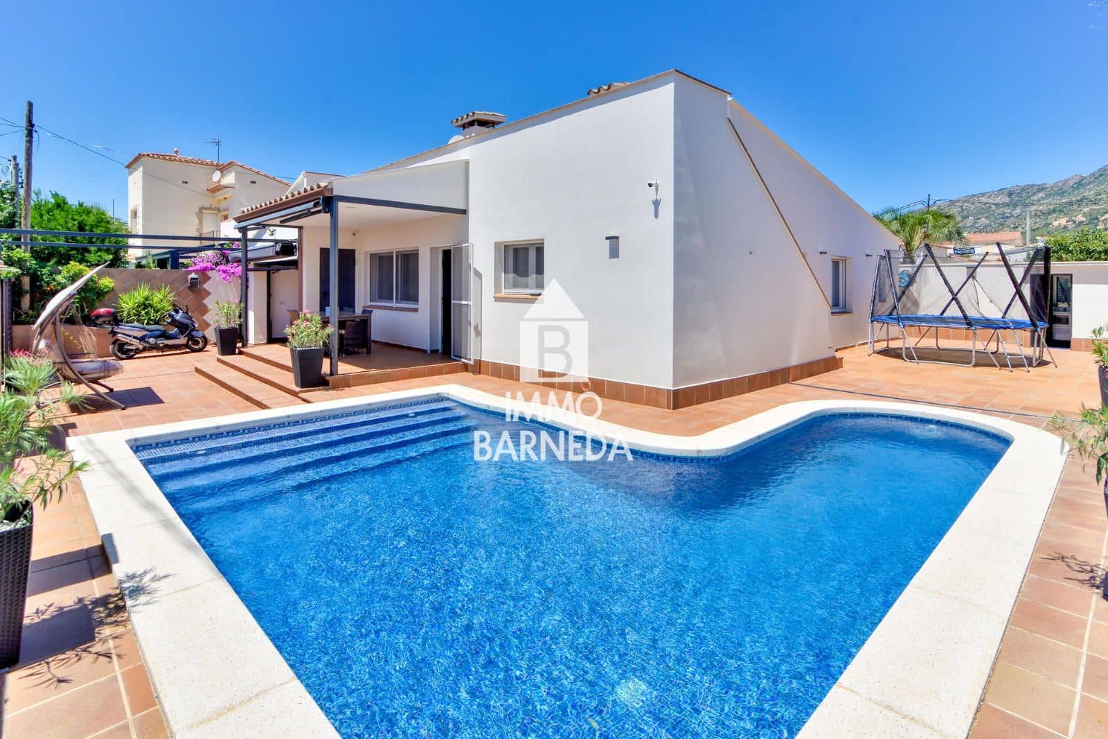 3 slaapkamer Villa te koop in Roses met zwembad garage - € 535.000 (Ref: 9944340)