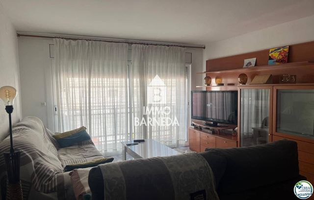 3 slaapkamer Flat te koop in Roses - € 265.000 (Ref: 9946038)