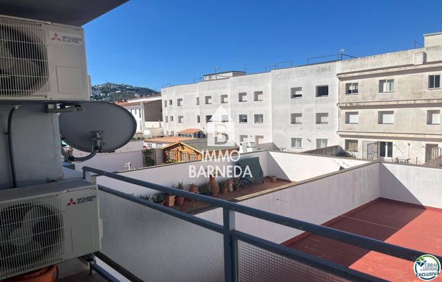 3 slaapkamer Flat te koop in Roses - € 265.000 (Ref: 9946038)