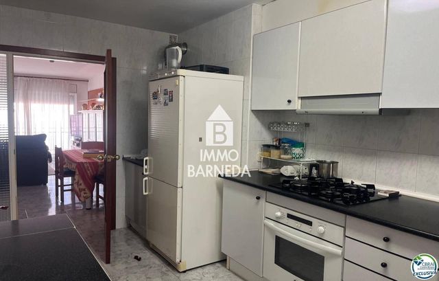 3 slaapkamer Flat te koop in Roses - € 265.000 (Ref: 9946038)