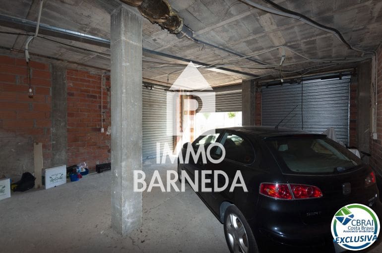Commercieel te koop in Roses - € 192.000 (Ref: 9956337)