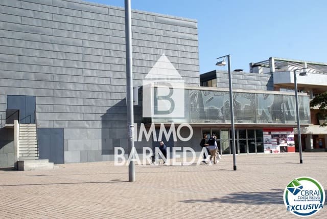 Commercieel te koop in Roses - € 192.000 (Ref: 9956337)