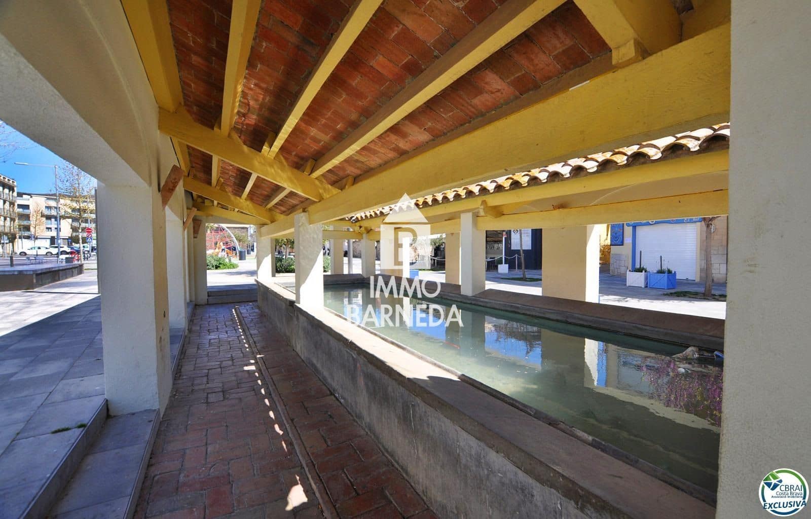 Commercieel te koop in Roses - € 192.000 (Ref: 9956337)