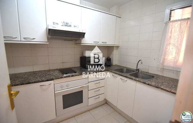 2 slaapkamer Flat te koop in Santa Margarida, Roses met garage - € 165.000 (Ref: 9960976)
