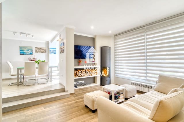 3 soverom Villa til salgs i Roses med garasje - € 535 000 (Ref: 9968916)