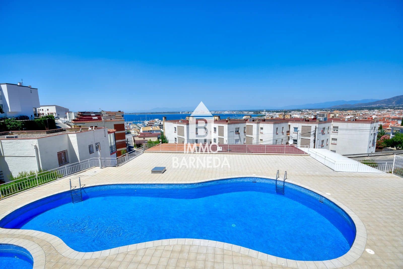 1 bedroom Flat for sale in Roses with garage - € 169,000 (Ref: 9969073)