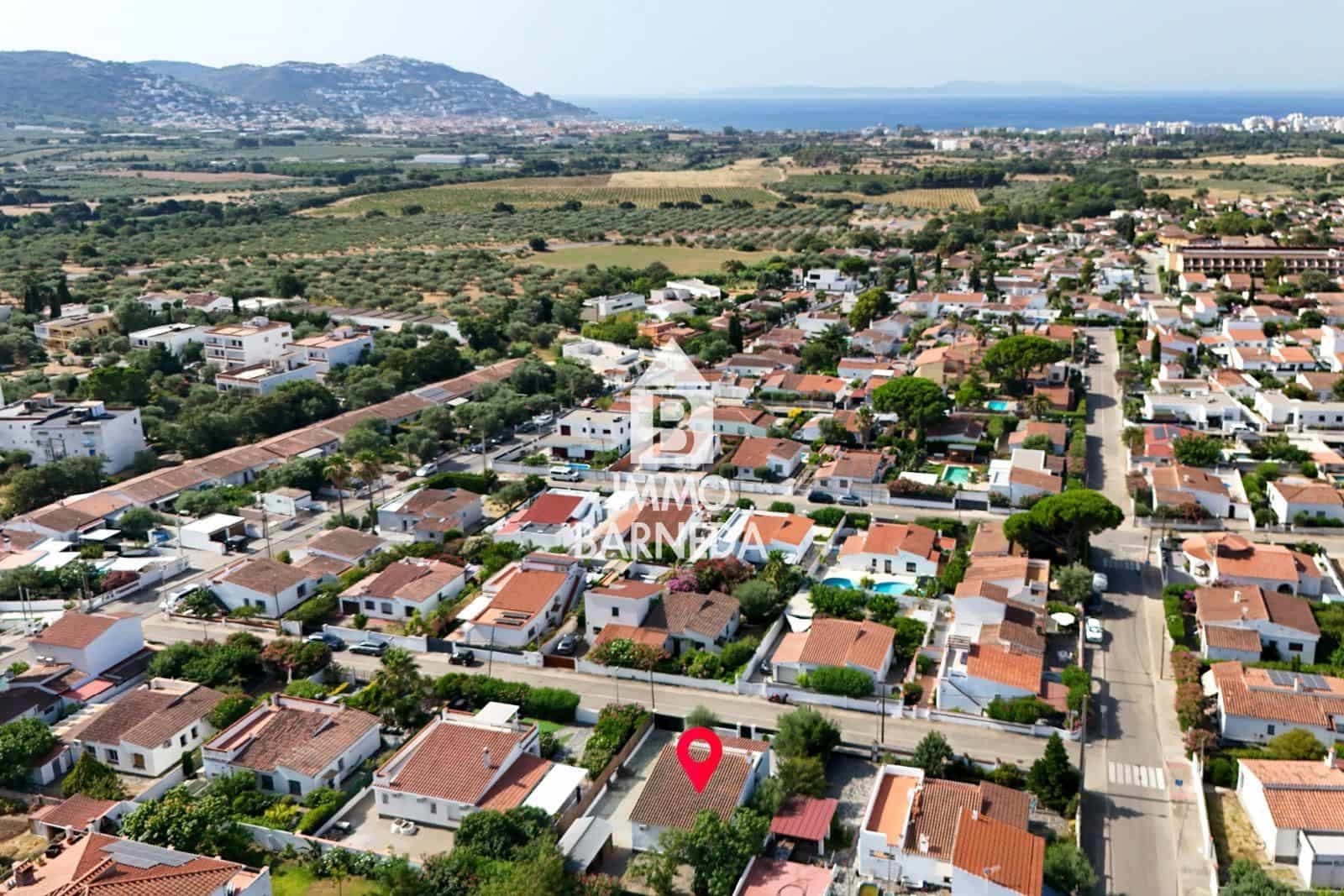 3 bedroom Villa for sale in Roses with garage - € 425,000 (Ref: 9974300)