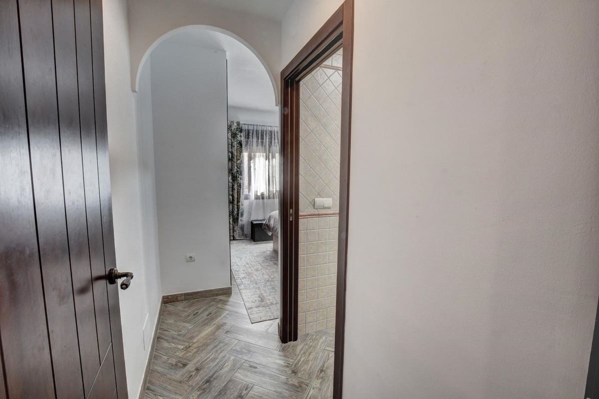 3 soveværelse Villa til salg i Benalmadena med swimmingpool garage - € 629.000 (Ref: 10060798)