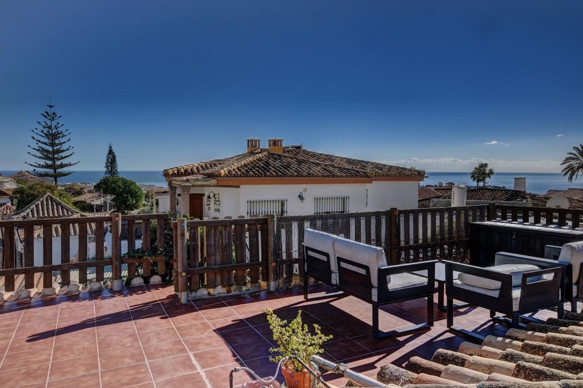 3 soveværelse Villa til salg i Benalmadena med swimmingpool garage - € 629.000 (Ref: 10060798)