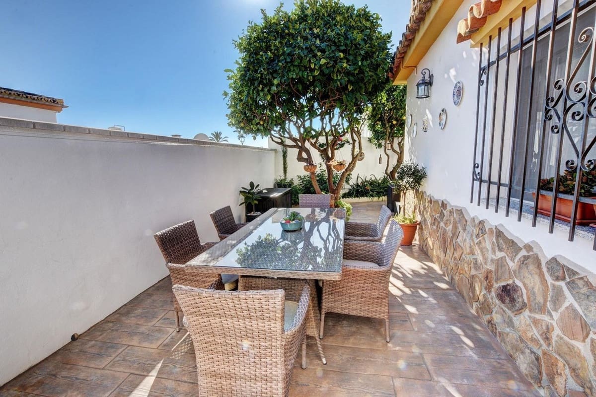 3 soveværelse Villa til salg i Benalmadena med swimmingpool garage - € 629.000 (Ref: 10060798)