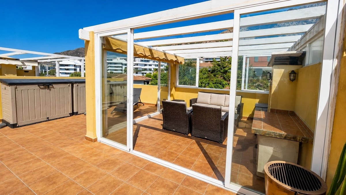 2 soveværelse Penthouse til salg i Fuengirola med swimmingpool garage - € 449.500 (Ref: 10098682)