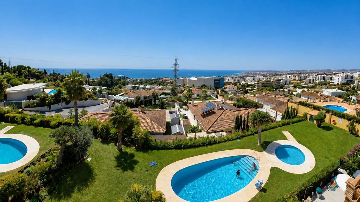2 soveværelse Penthouse til salg i Fuengirola med swimmingpool garage - € 449.500 (Ref: 10098682)