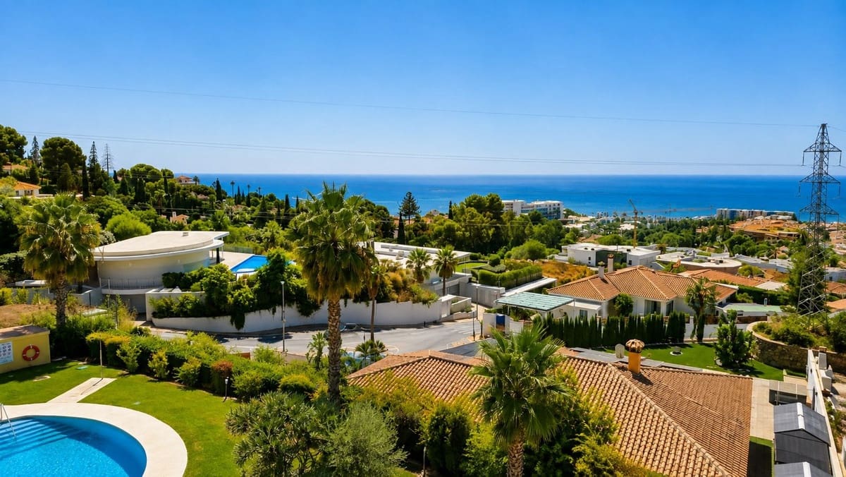 2 soveværelse Penthouse til salg i Fuengirola med swimmingpool garage - € 449.500 (Ref: 10098682)
