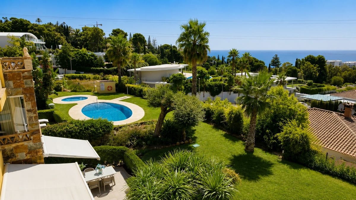 2 soveværelse Penthouse til salg i Fuengirola med swimmingpool garage - € 449.500 (Ref: 10098682)