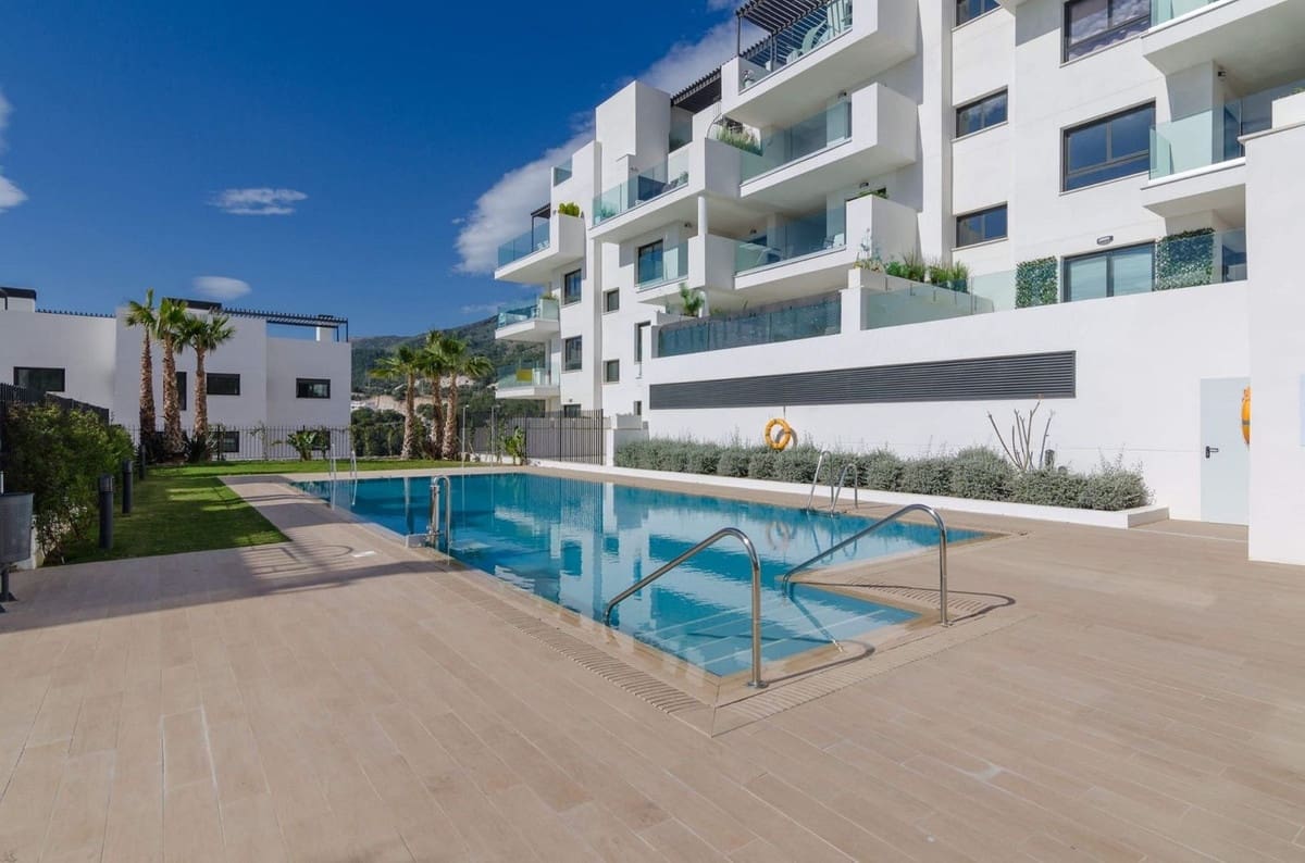 2 bedroom Penthouse for sale in Benalmadena with pool garage - € 499,000 (Ref: 10098877)