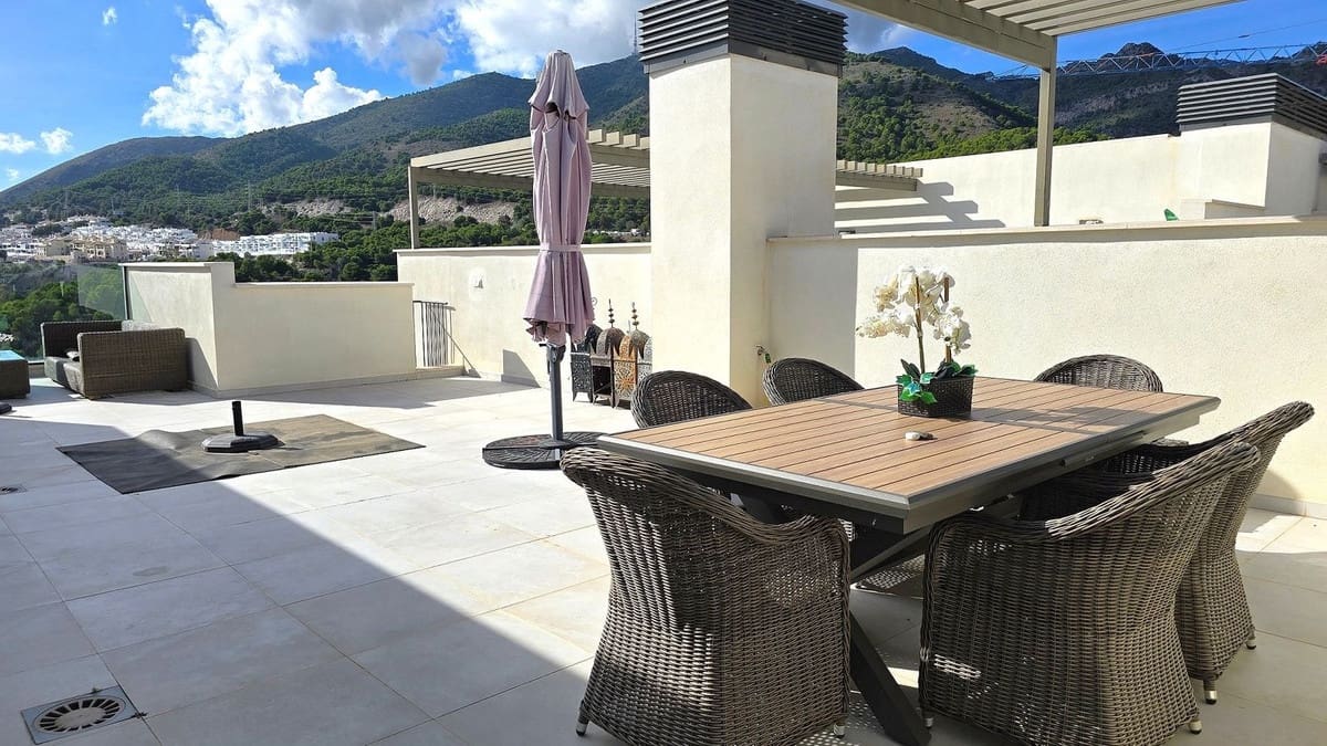 2 bedroom Penthouse for sale in Benalmadena with pool garage - € 499,000 (Ref: 10098877)