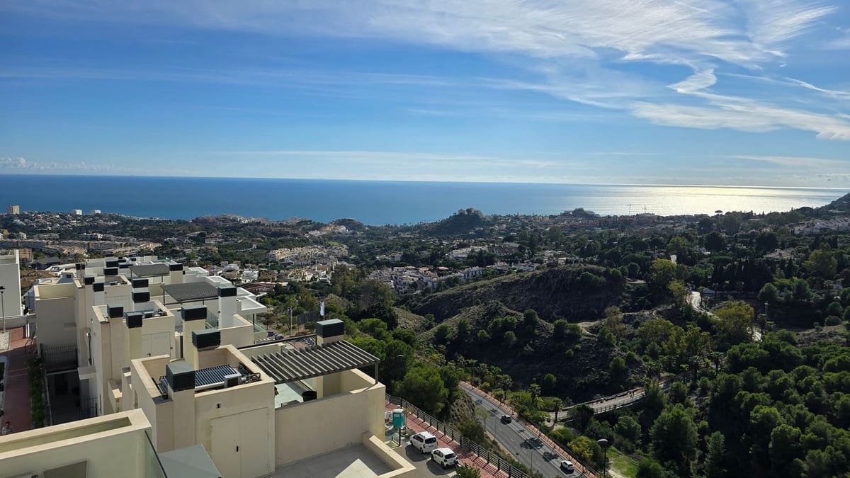 2 bedroom Penthouse for sale in Benalmadena with pool garage - € 499,000 (Ref: 10098877)