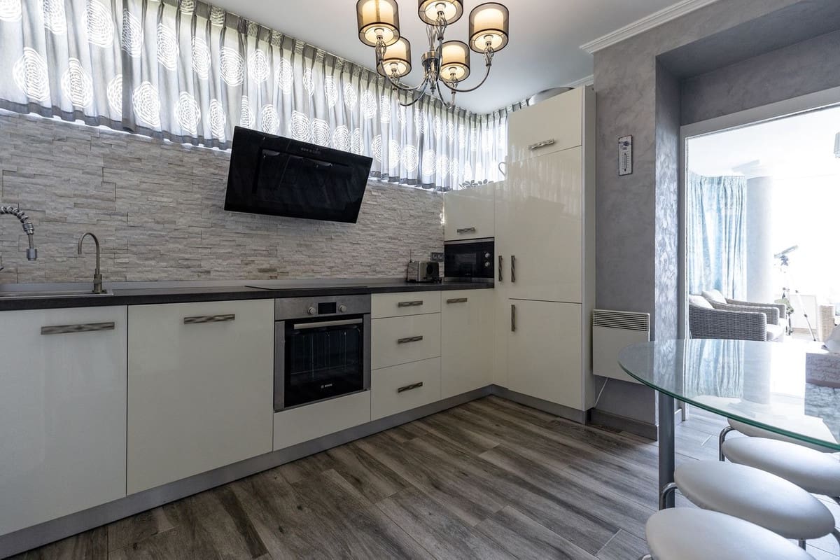 Apartamento de 3 habitaciones en Benalmadena Costa en venta con piscina garaje - 950.000 € (Ref: 10179232)