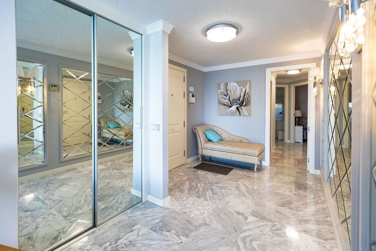 Apartamento de 3 habitaciones en Benalmadena Costa en venta con piscina garaje - 950.000 € (Ref: 10179232)