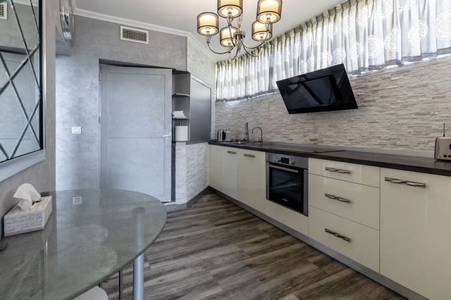 Apartamento de 3 habitaciones en Benalmadena Costa, Benalmádena en venta con piscina garaje - 950.000 € (Ref: 10179232)