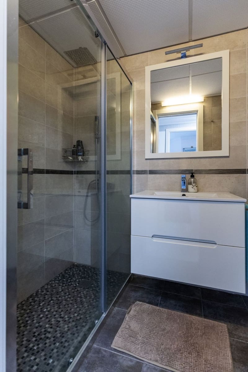 Apartamento de 3 habitaciones en Benalmadena Costa en venta con piscina garaje - 950.000 € (Ref: 10179232)