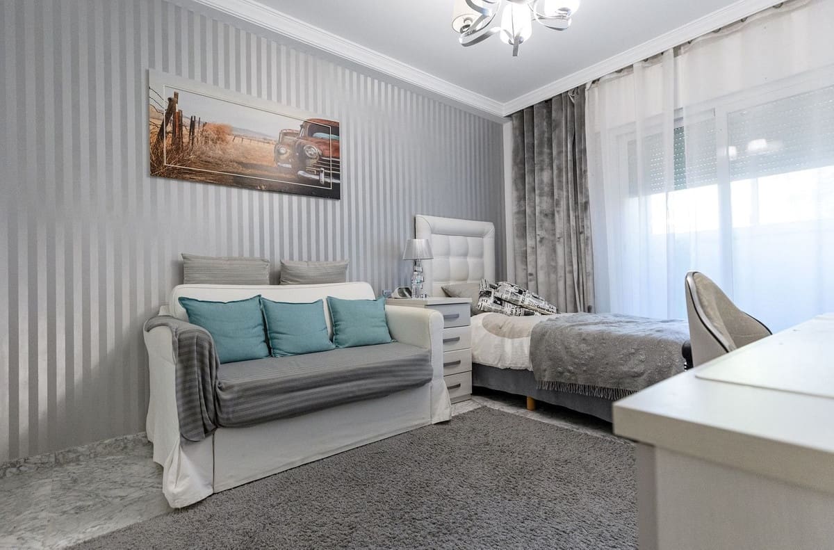 Apartamento de 3 habitaciones en Benalmadena Costa en venta con piscina garaje - 950.000 € (Ref: 10179232)