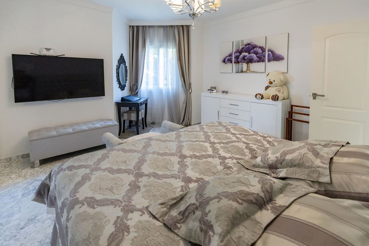 Apartamento de 3 habitaciones en Benalmadena Costa en venta con piscina garaje - 950.000 € (Ref: 10179232)