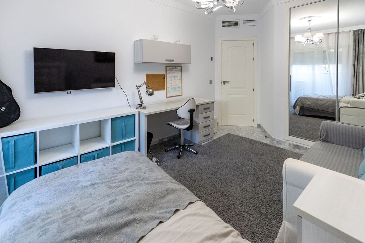 Apartamento de 3 habitaciones en Benalmadena Costa en venta con piscina garaje - 950.000 € (Ref: 10179232)