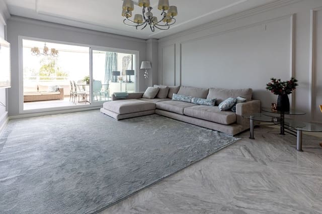 Apartamento de 3 habitaciones en Benalmadena Costa, Benalmádena en venta con piscina garaje - 950.000 € (Ref: 10179232)