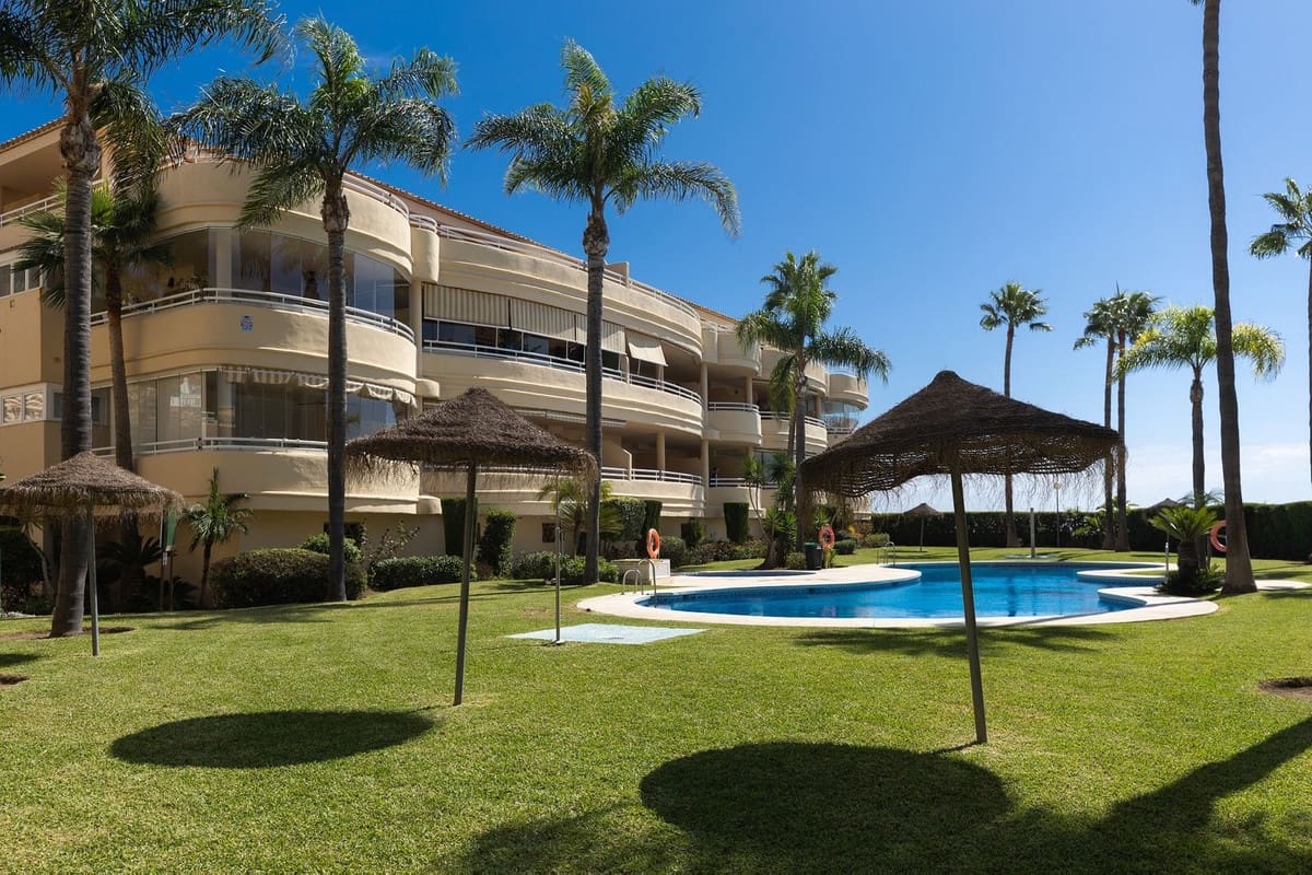 Apartamento de 3 habitaciones en Benalmadena Costa en venta con piscina garaje - 950.000 € (Ref: 10179232)