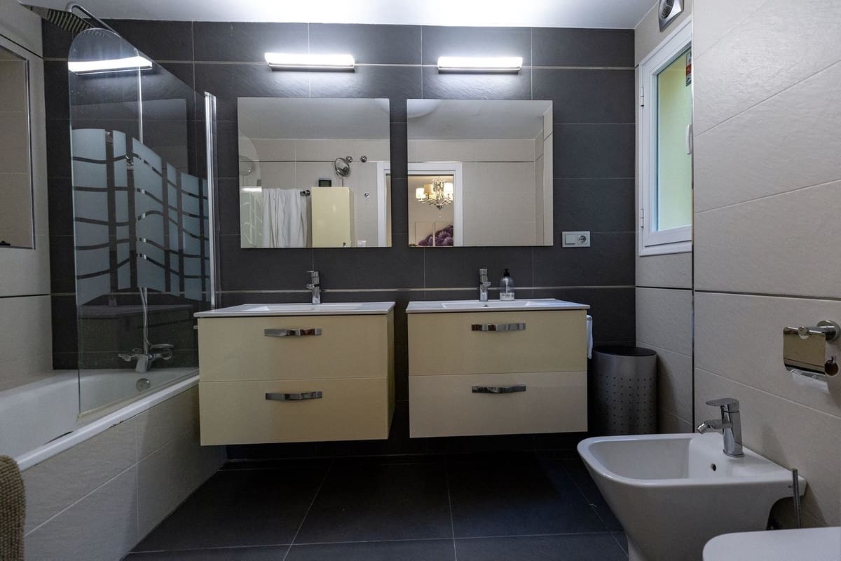 Apartamento de 3 habitaciones en Benalmadena Costa en venta con piscina garaje - 950.000 € (Ref: 10179232)