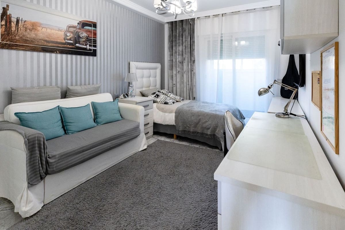 Apartamento de 3 habitaciones en Benalmadena Costa en venta con piscina garaje - 950.000 € (Ref: 10179232)