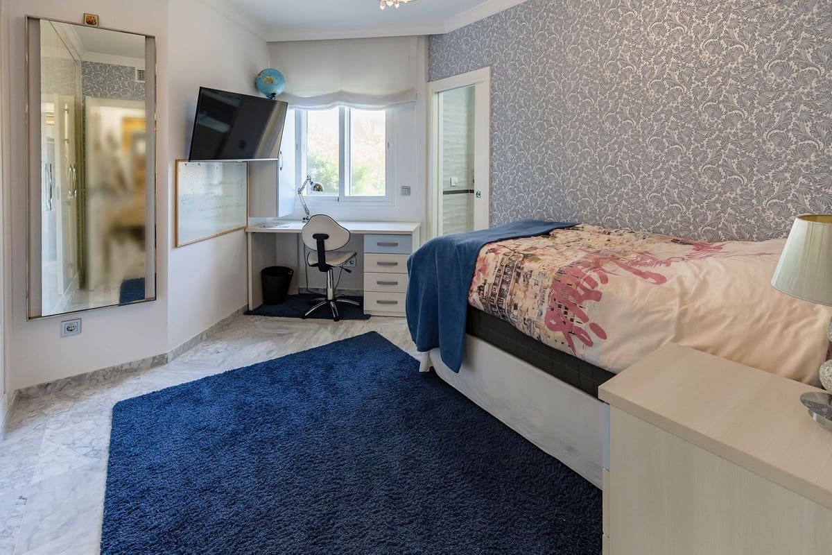 Apartamento de 3 habitaciones en Benalmadena Costa en venta con piscina garaje - 950.000 € (Ref: 10179232)