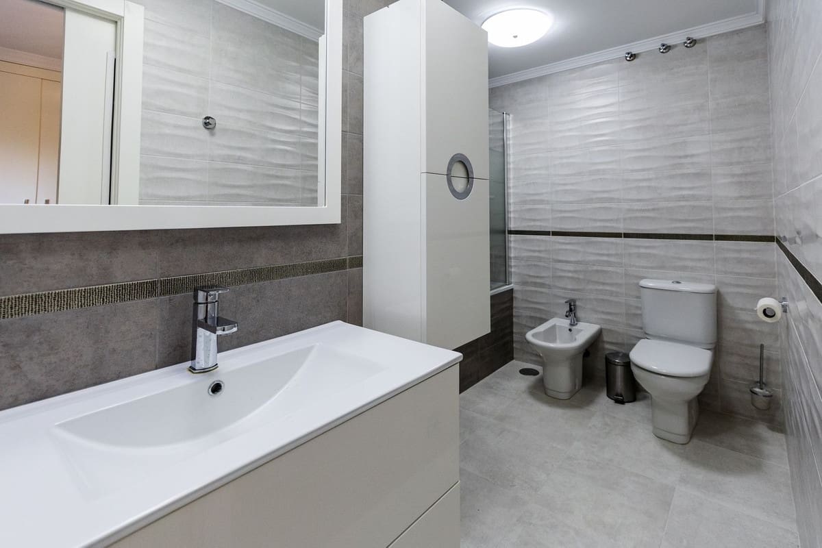 Apartamento de 3 habitaciones en Benalmadena Costa en venta con piscina garaje - 950.000 € (Ref: 10179232)