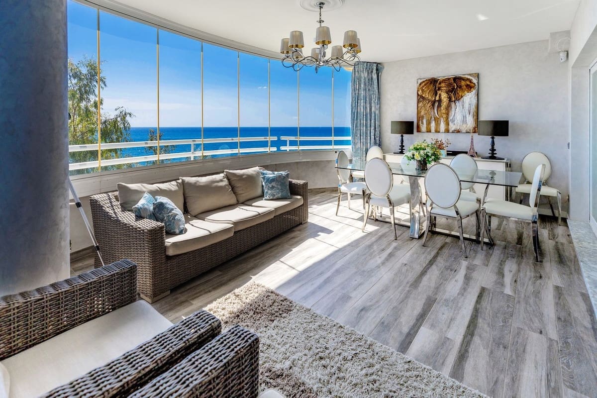 Apartamento de 3 habitaciones en Benalmadena Costa en venta con piscina garaje - 950.000 € (Ref: 10179232)