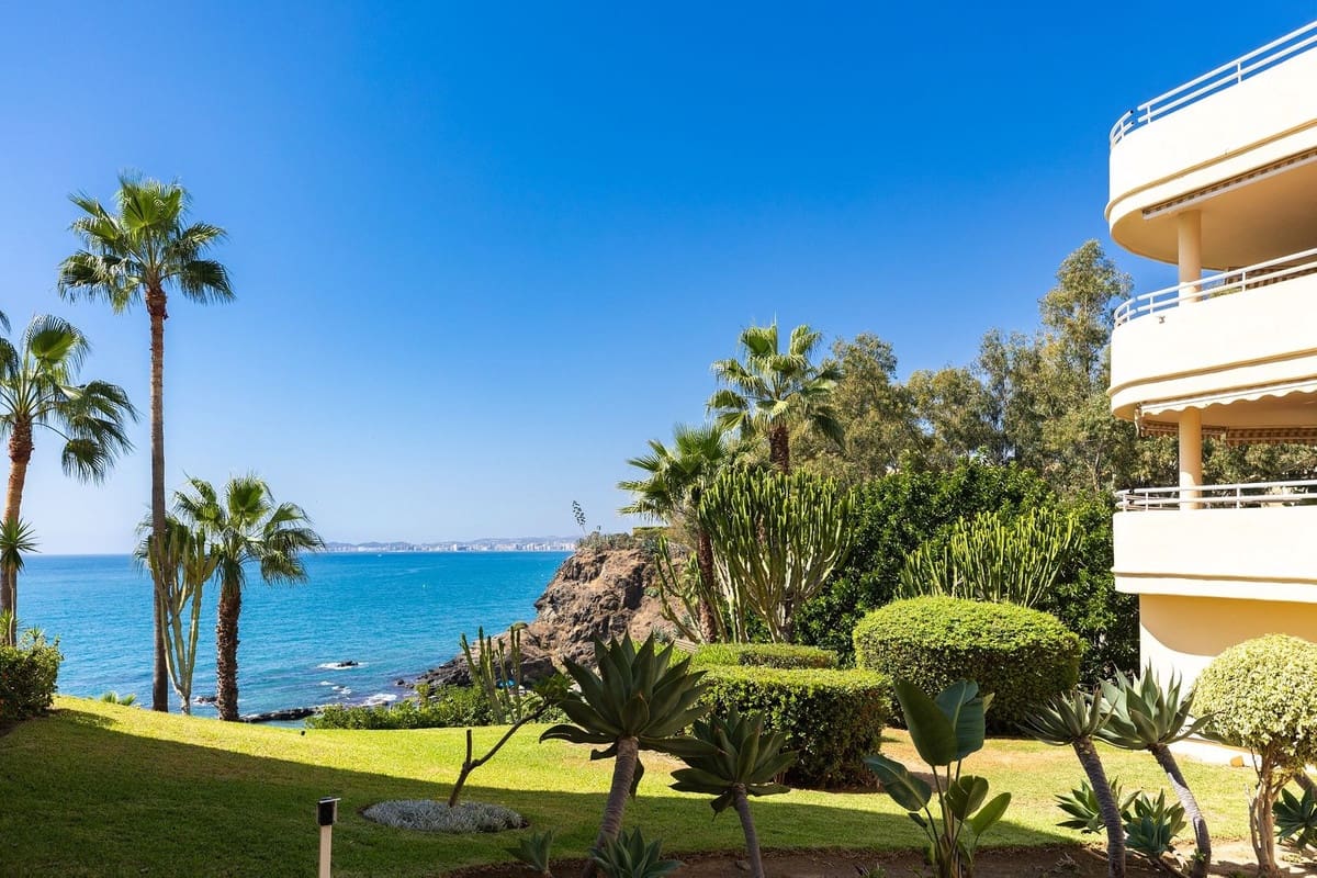 Apartamento de 3 habitaciones en Benalmadena Costa en venta con piscina garaje - 950.000 € (Ref: 10179232)