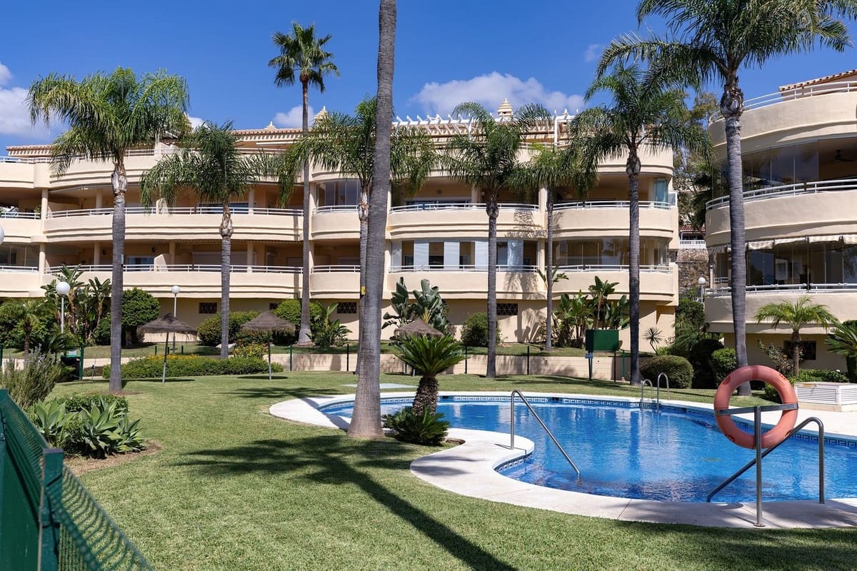 Apartamento de 3 habitaciones en Benalmadena Costa en venta con piscina garaje - 950.000 € (Ref: 10179232)