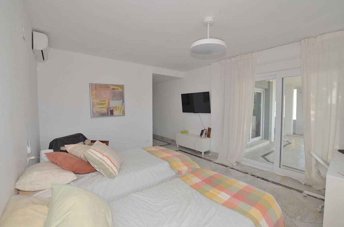 4 bedroom Villa for sale in Torremuelle with pool garage - € 995,000 (Ref: 10183561)