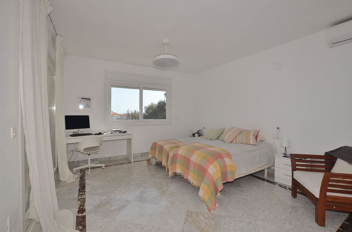 4 bedroom Villa for sale in Torremuelle with pool garage - € 995,000 (Ref: 10183561)