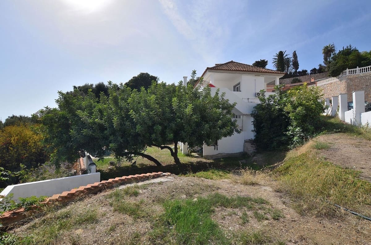 4 bedroom Villa for sale in Torremuelle with pool garage - € 995,000 (Ref: 10183561)