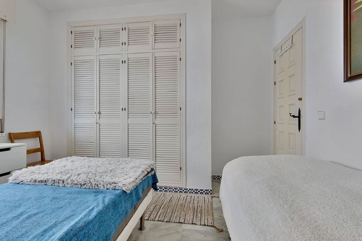 3 bedroom Apartment for sale in Fuengirola with pool - € 495,000 (Ref: 8886781)